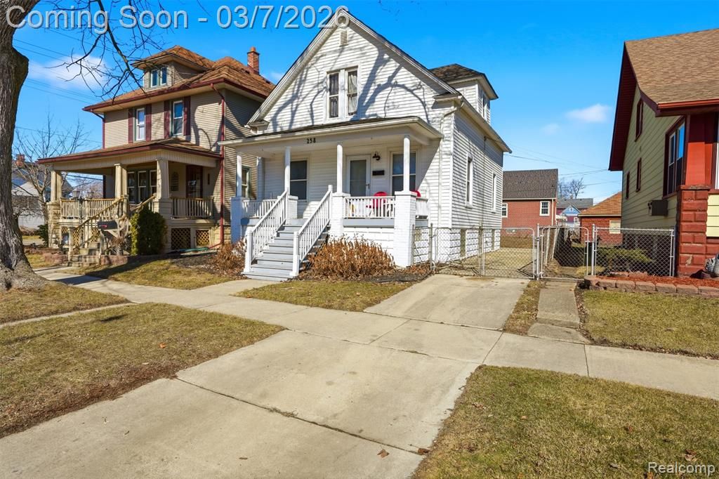 258 Spruce Street, Wyandotte, MI 48192