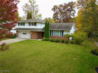 5560 Lansbury Lane, Lyndhurst, OH 44124