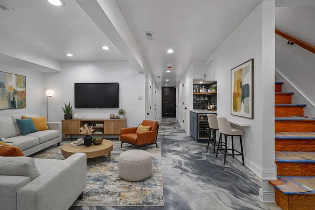 6845 S Saint Lawrence Avenue, Chicago, IL 60637