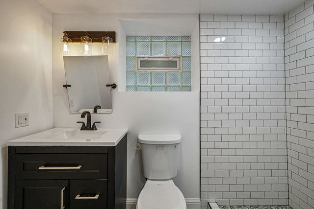 6845 S Saint Lawrence Avenue, Chicago, IL 60637