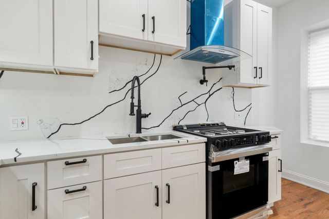 6845 S Saint Lawrence Avenue, Chicago, IL 60637