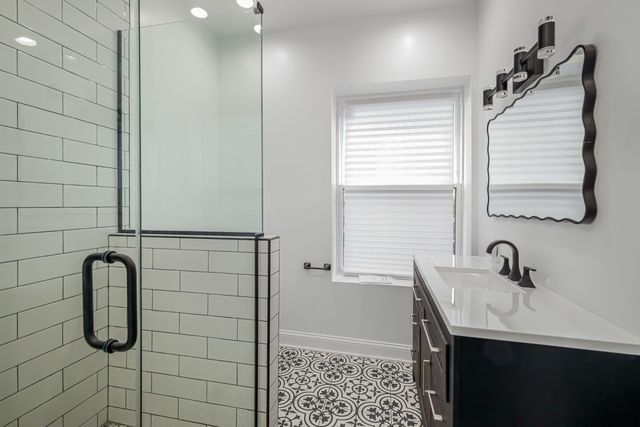 6845 S Saint Lawrence Avenue, Chicago, IL 60637