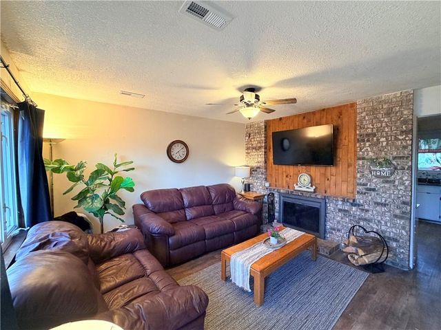 509 W Edgewood Drive, Edgerton, KS 66021