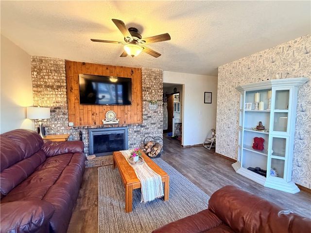 509 W Edgewood Drive, Edgerton, KS 66021