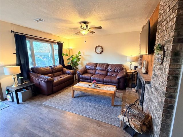 509 W Edgewood Drive, Edgerton, KS 66021