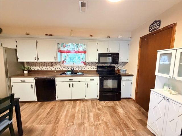 509 W Edgewood Drive, Edgerton, KS 66021