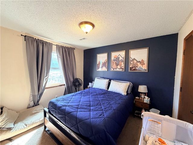 509 W Edgewood Drive, Edgerton, KS 66021