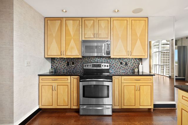 555 Church St Apt 2300, Nashville, TN 37219