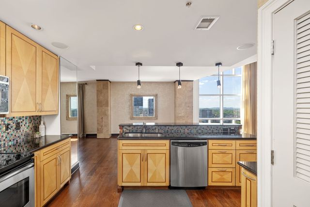 555 Church St Apt 2300, Nashville, TN 37219