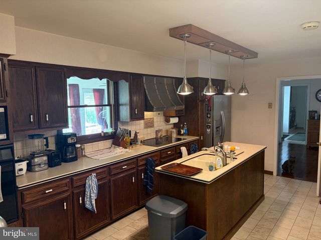 1231 LINDY TER, Boiling Springs, PA 17007