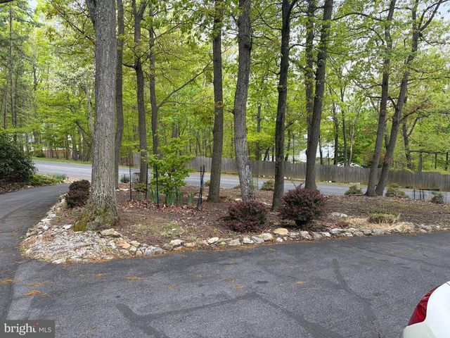 1231 LINDY TER, Boiling Springs, PA 17007