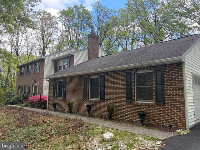 1231 LINDY TER, Boiling Springs, PA 17007