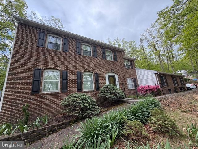 1231 LINDY TER, Boiling Springs, PA 17007