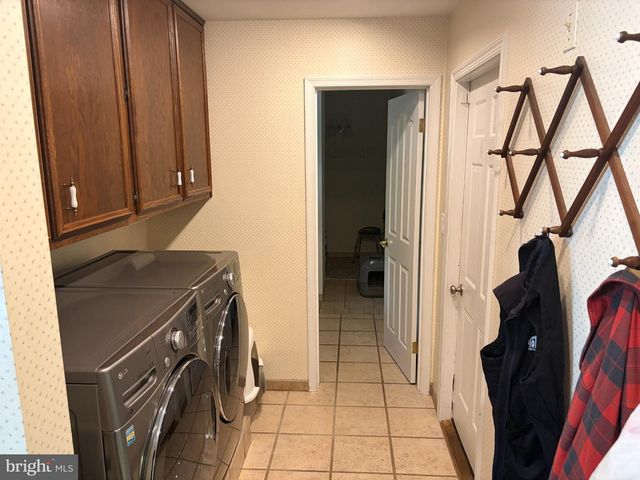 1231 LINDY TER, Boiling Springs, PA 17007