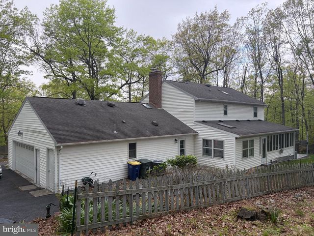 1231 LINDY TER, Boiling Springs, PA 17007