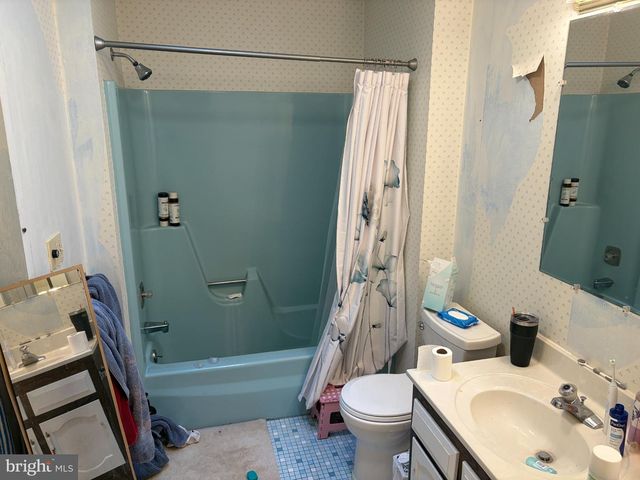 1231 LINDY TER, Boiling Springs, PA 17007