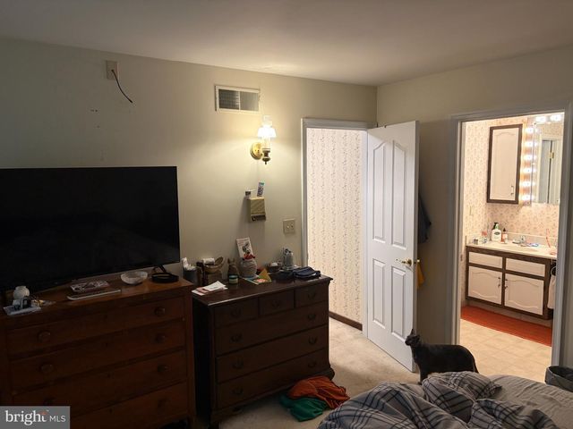 1231 LINDY TER, Boiling Springs, PA 17007