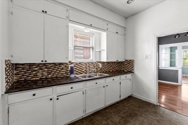 3321 Sealy Avenue, Galveston, TX 77550