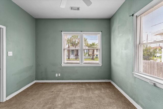 3321 Sealy Avenue, Galveston, TX 77550