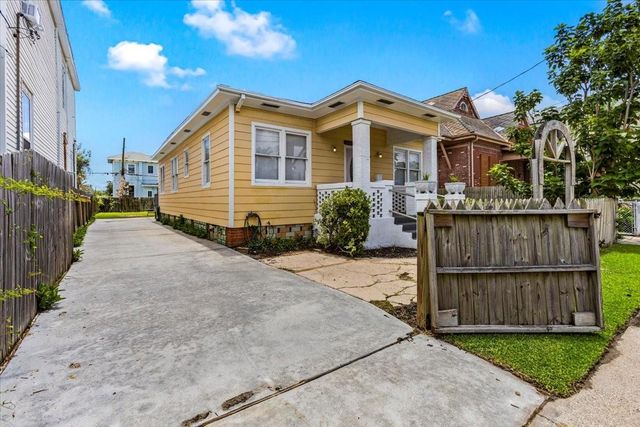 3321 Sealy Avenue, Galveston, TX 77550