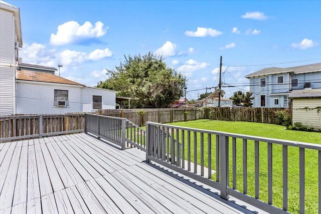 3321 Sealy Avenue, Galveston, TX 77550