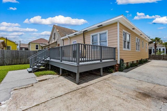 3321 Sealy Avenue, Galveston, TX 77550