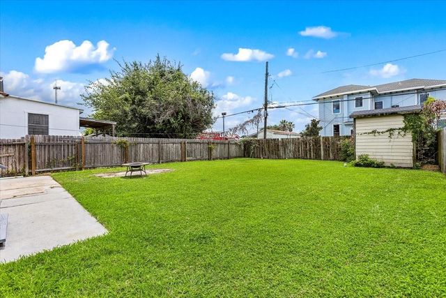3321 Sealy Avenue, Galveston, TX 77550