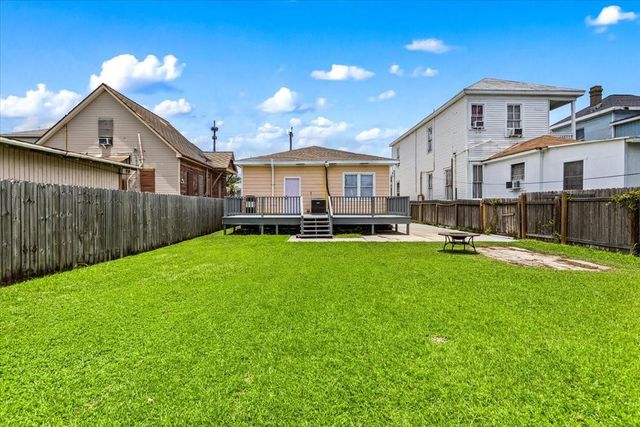 3321 Sealy Avenue, Galveston, TX 77550