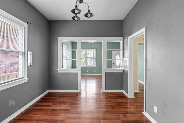 3321 Sealy Avenue, Galveston, TX 77550
