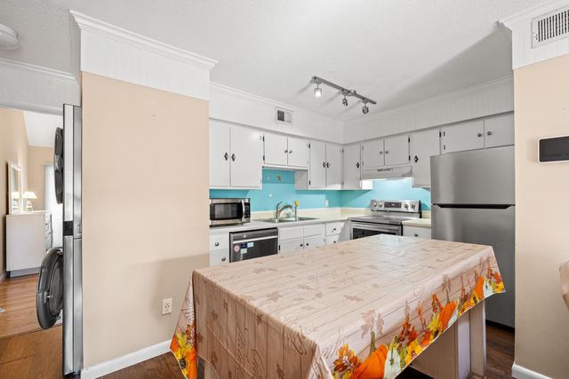 405 Cambridge Cir Apt B7, Murrells Inlet, SC 29576