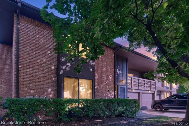 37128 Clubhouse Drive 37, Sterling Heights, MI 48312