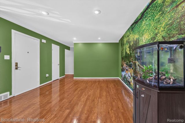 37128 Clubhouse Drive 37, Sterling Heights, MI 48312
