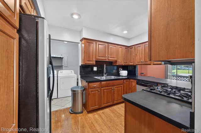 37128 Clubhouse Drive 37, Sterling Heights, MI 48312