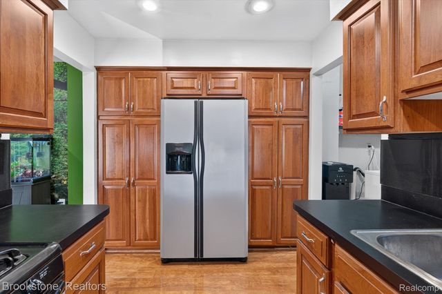 37128 Clubhouse Drive 37, Sterling Heights, MI 48312