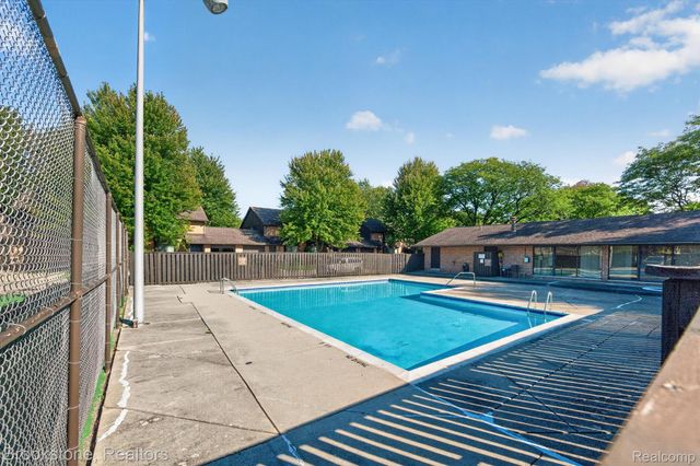 37128 Clubhouse Drive 37, Sterling Heights, MI 48312