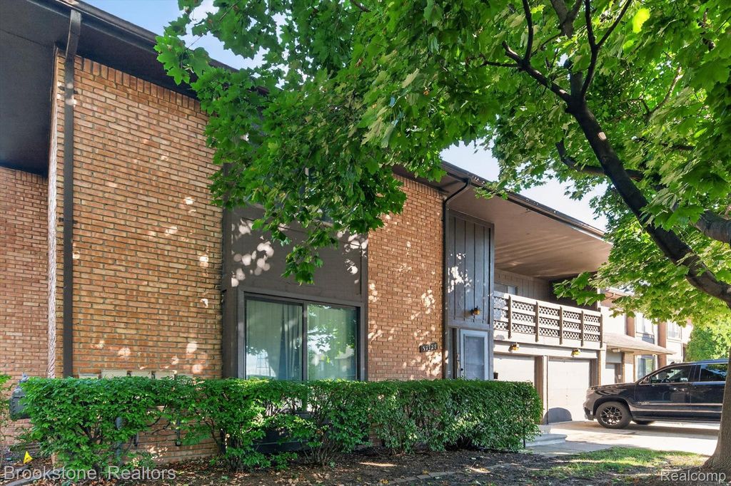 37128 Clubhouse Drive 37, Sterling Heights, MI 48312