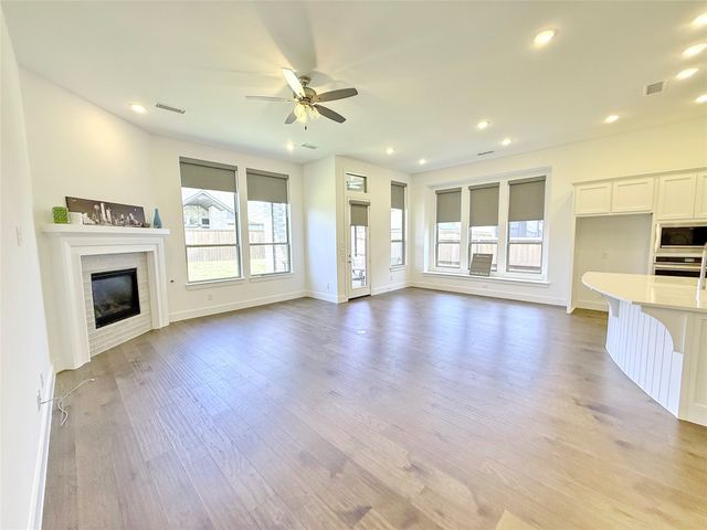 4513 Expedition Drive, Oak Point, TX 75068