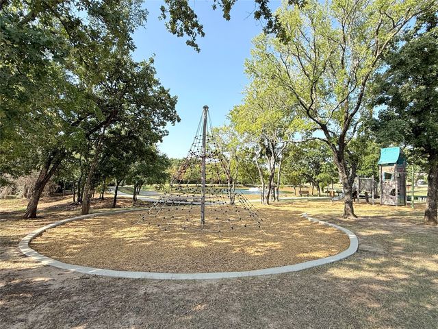 4513 Expedition Drive, Oak Point, TX 75068