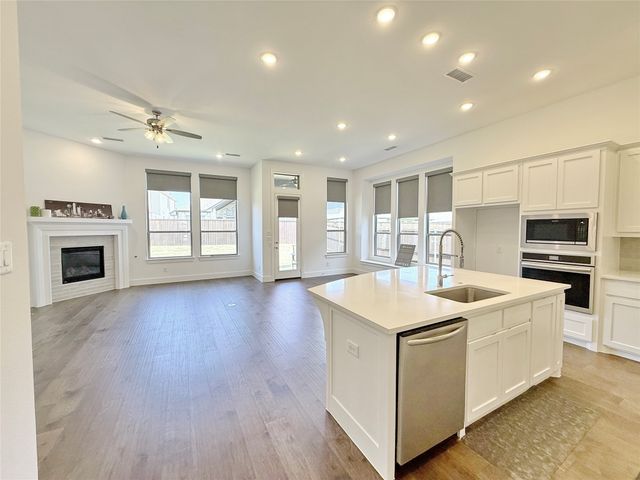 4513 Expedition Drive, Oak Point, TX 75068