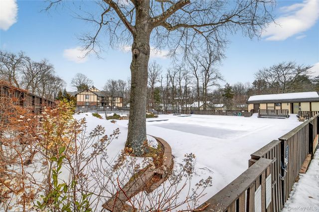 21 Foxwood Drive 8, Pleasantville, NY 10570