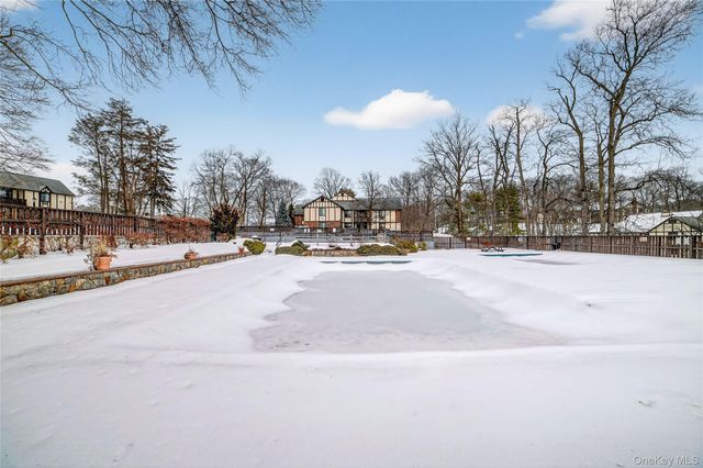 21 Foxwood Drive 8, Pleasantville, NY 10570