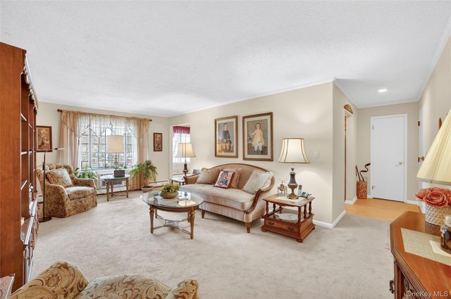 21 Foxwood Drive 8, Pleasantville, NY 10570