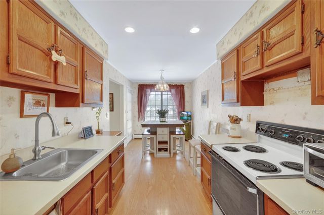 21 Foxwood Drive 8, Pleasantville, NY 10570