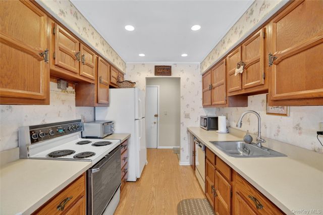 21 Foxwood Drive 8, Pleasantville, NY 10570