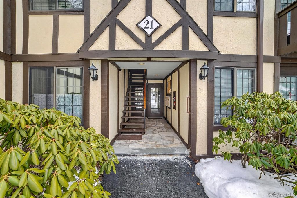 21 Foxwood Drive 8, Pleasantville, NY 10570