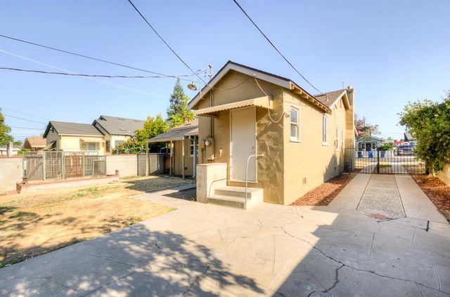 226 E Alhambra Avenue, Fresno, CA 93728