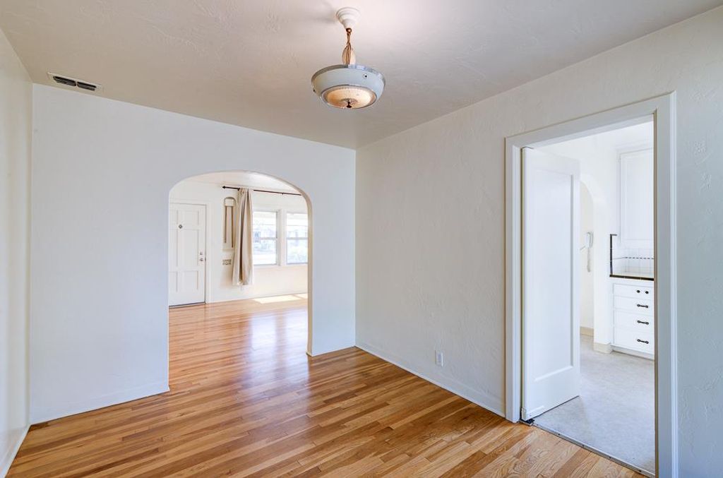 Image 14 of property listing at 226 E Alhambra Avenue, Fresno, CA 93728