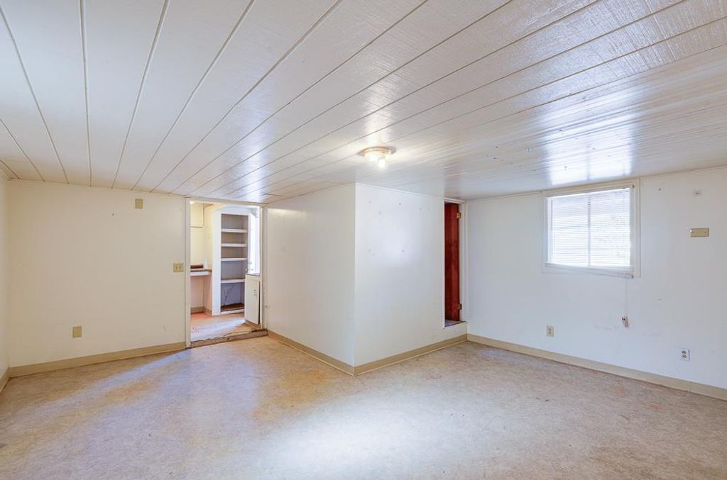 Image 27 of property listing at 226 E Alhambra Avenue, Fresno, CA 93728