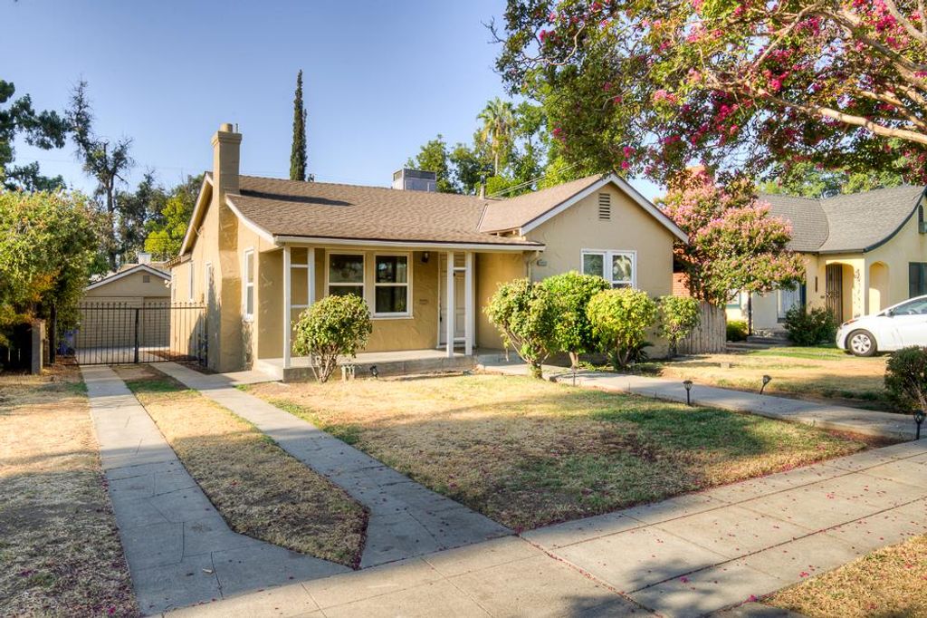 Image 3 of property listing at 226 E Alhambra Avenue, Fresno, CA 93728