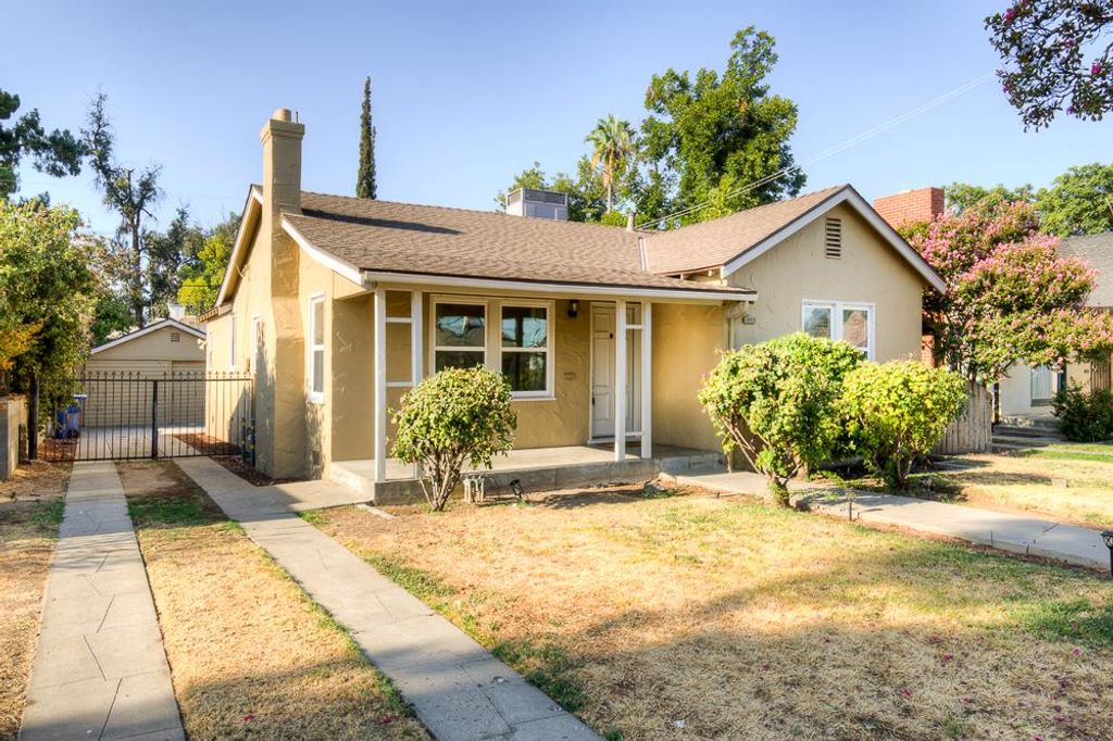 Image 4 of property listing at 226 E Alhambra Avenue, Fresno, CA 93728